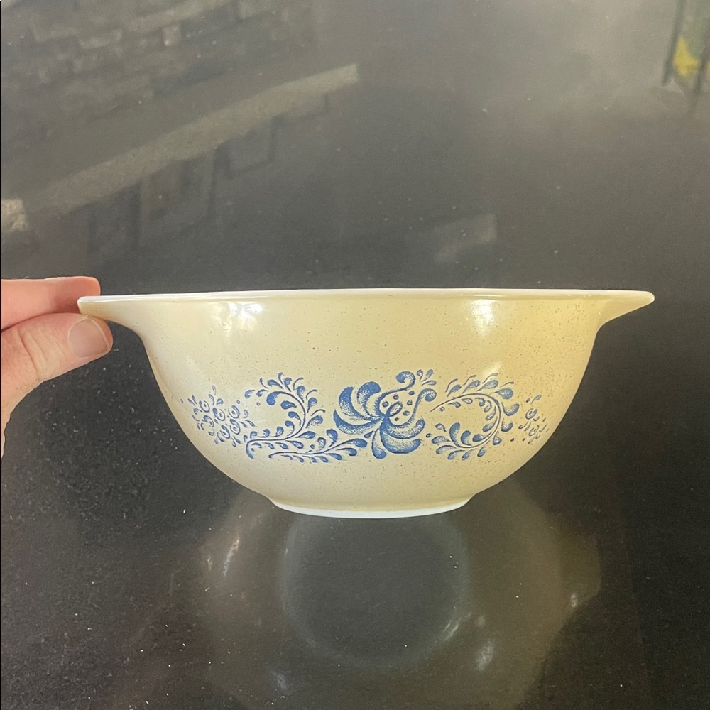 Vintage Pyrex Homestead Cinderella Mixing Bowl #442 - 1.5 QT